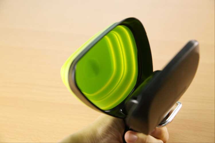 Foldable Dog Pooper Scooper with Waste Bags – Portable One-Hand Clean-Up Tool